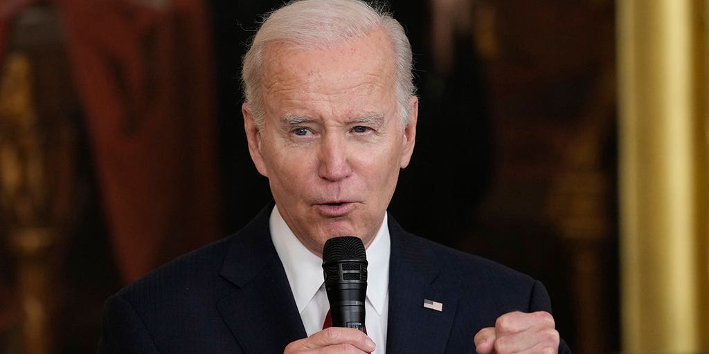 Biden pays tribute to CA mass shooting victims