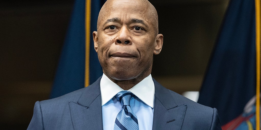 NYC city mayor's claims of carrying photo of fallen officer called into question - Vimarsana News