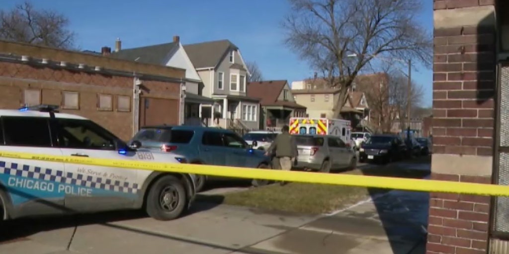 Chicago police searching for suspects after 2 killed, 3 wounded in 'targeted' home invasion