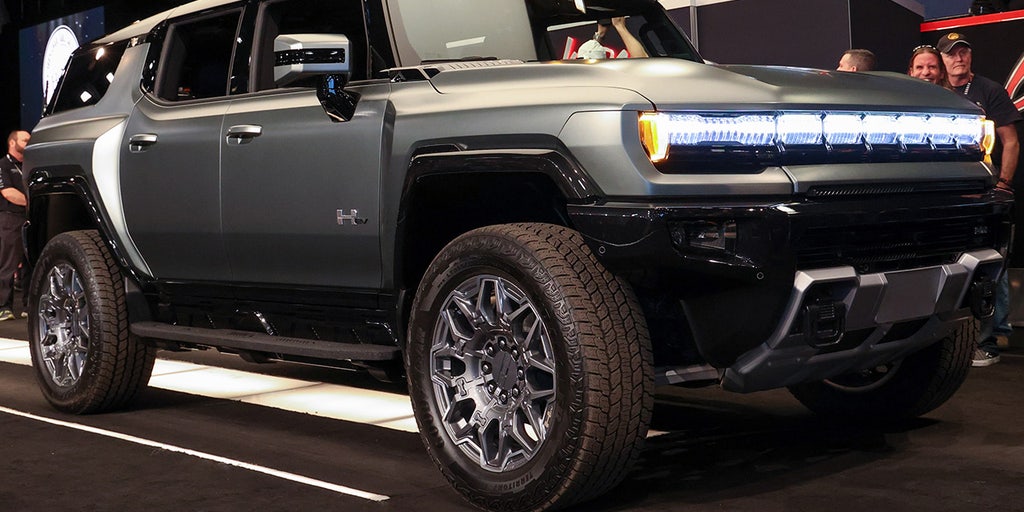 2022 gmc hummer ev deals first look