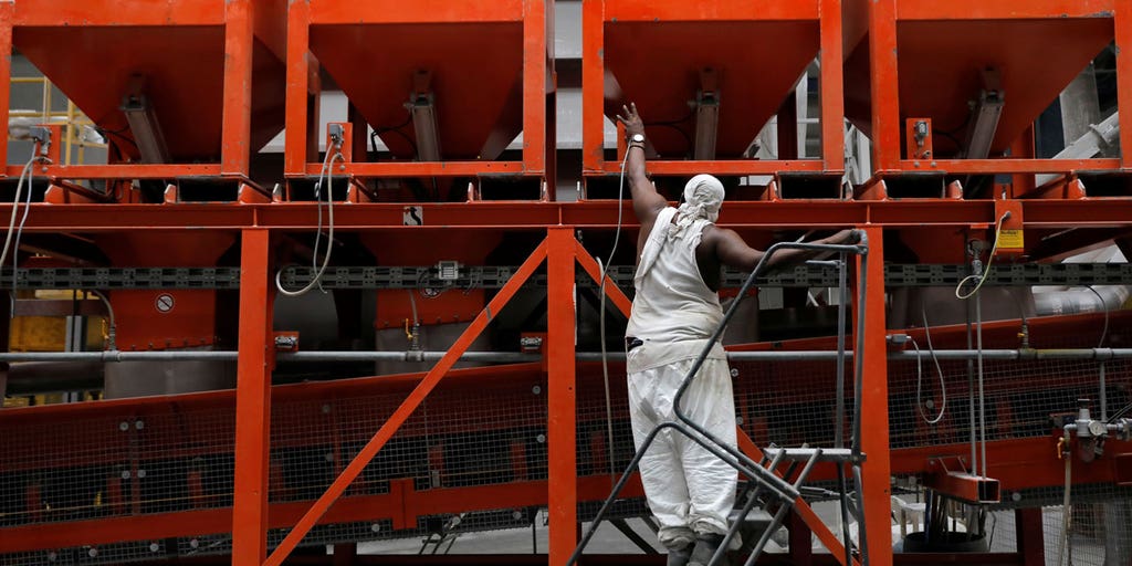 NY manufacturing down significantly in January, Federal Reserve says - Vimarsana News