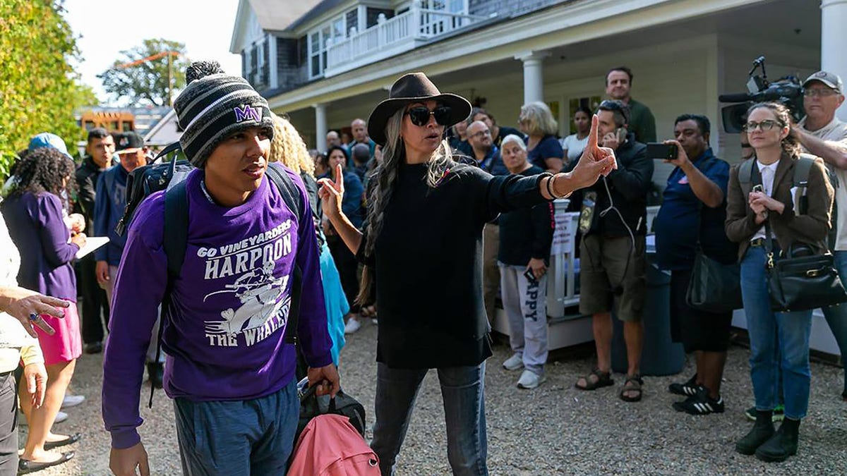 Martha's Vineyard sends migrants to Cap Cod