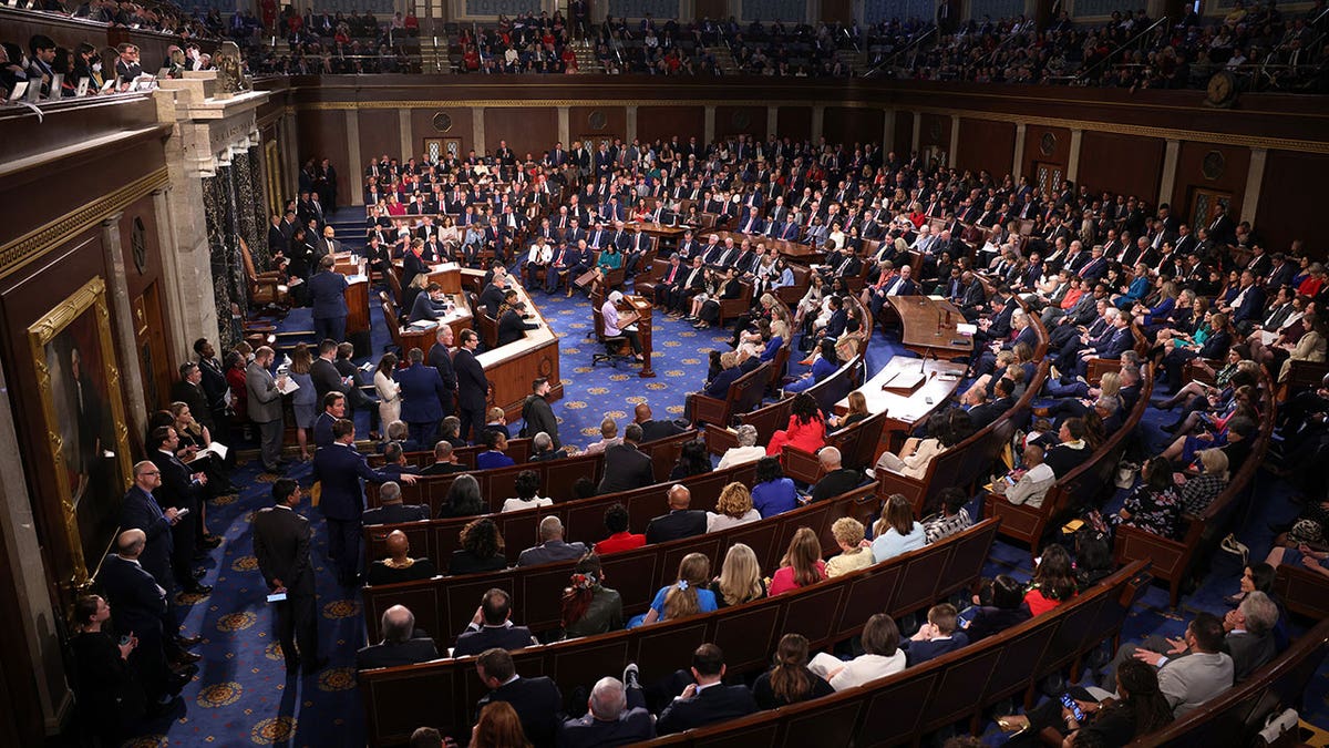 The members of the 118th congress convene on House floor