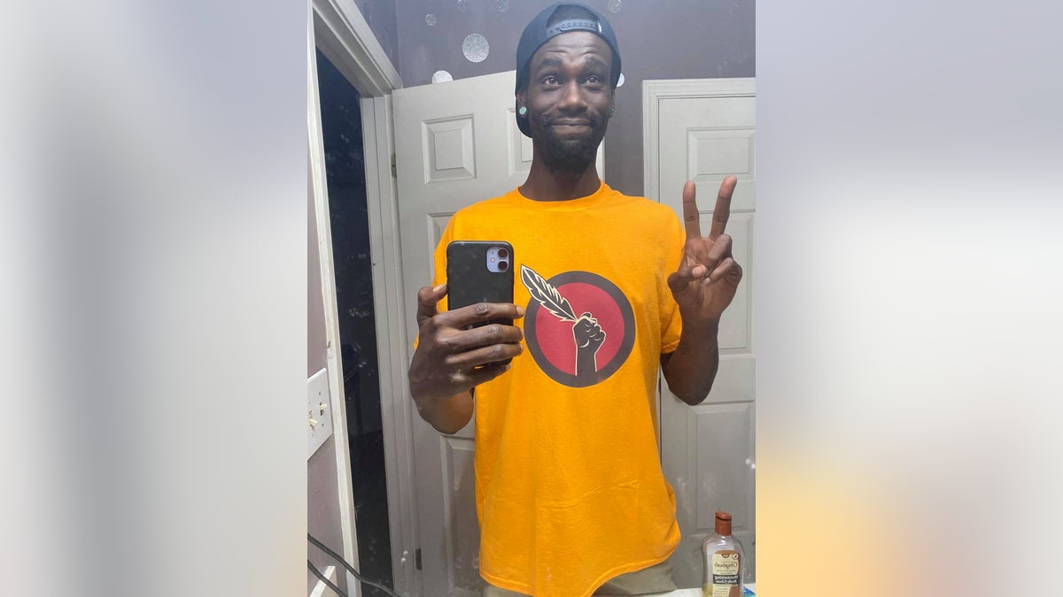Tyre Nichols makes peace sign in selfie image