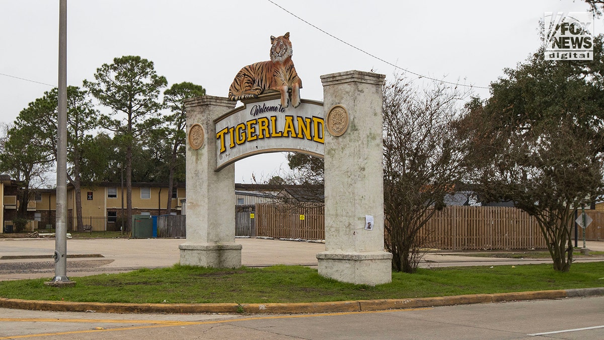 A sign reads "Welcome to Tigerland" with a faux tiger sitting on top.
