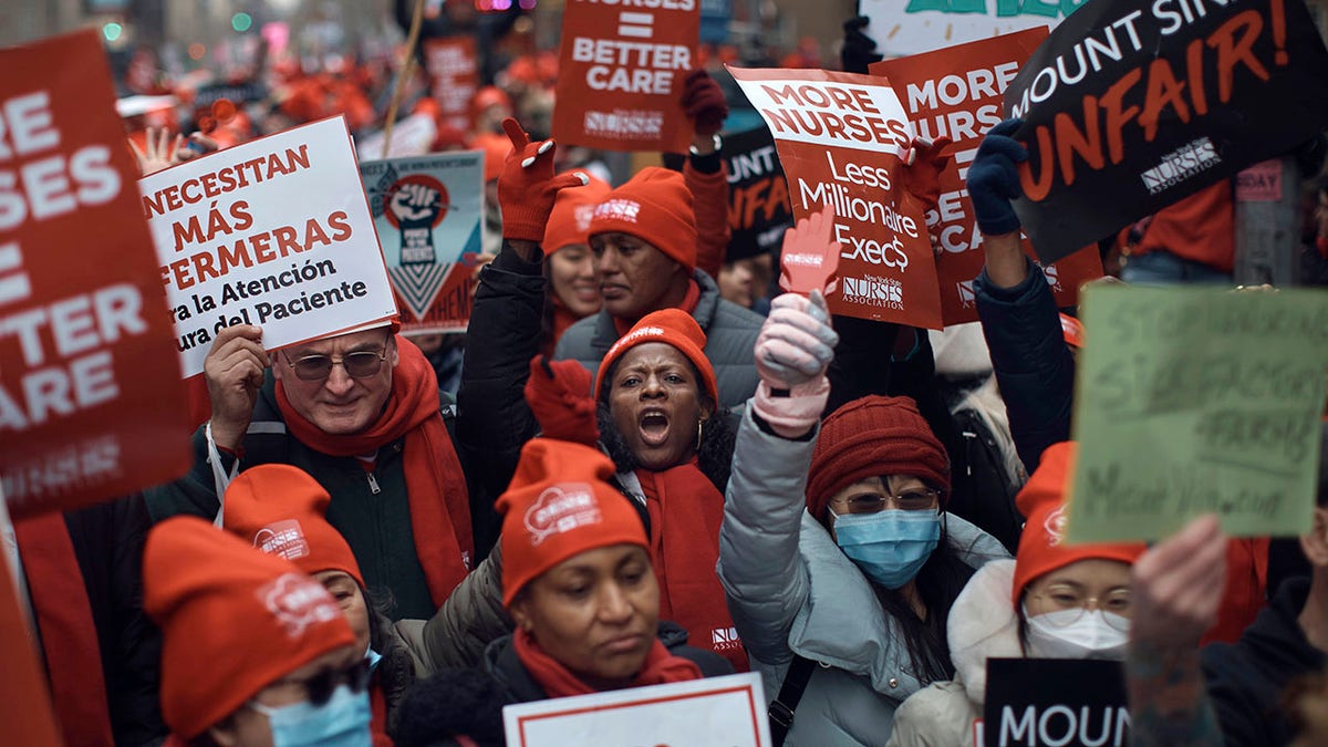 nyc nurses on picketing line