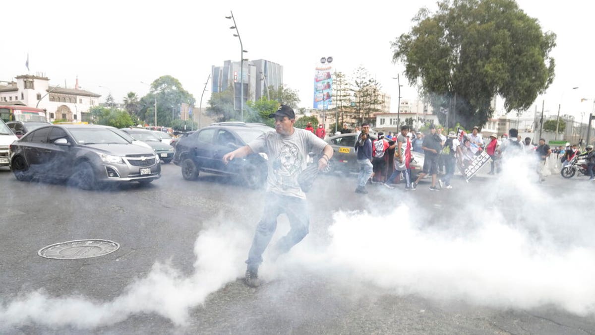 Tear gas lima peru