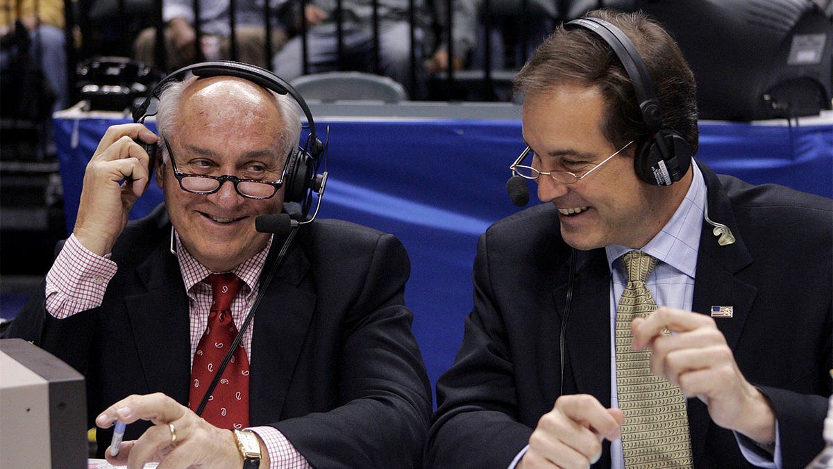 Billy Packer and Jim Nantz call a game