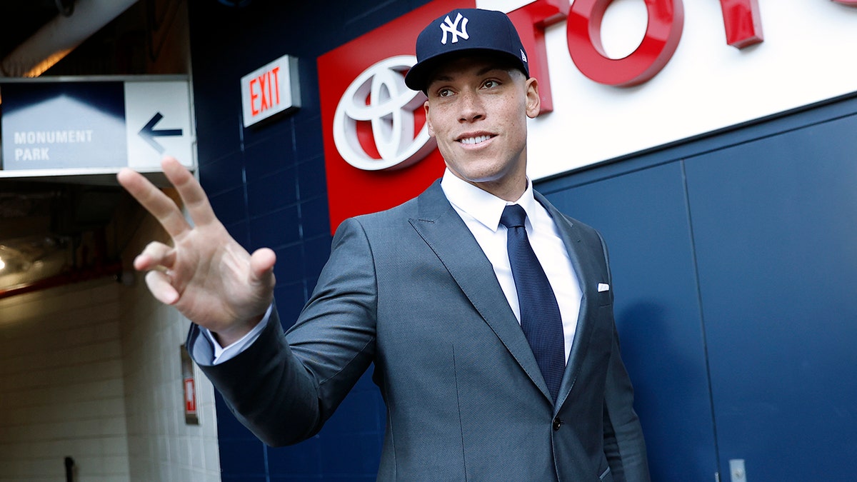 Aaron Judge tours Yankee Stadium