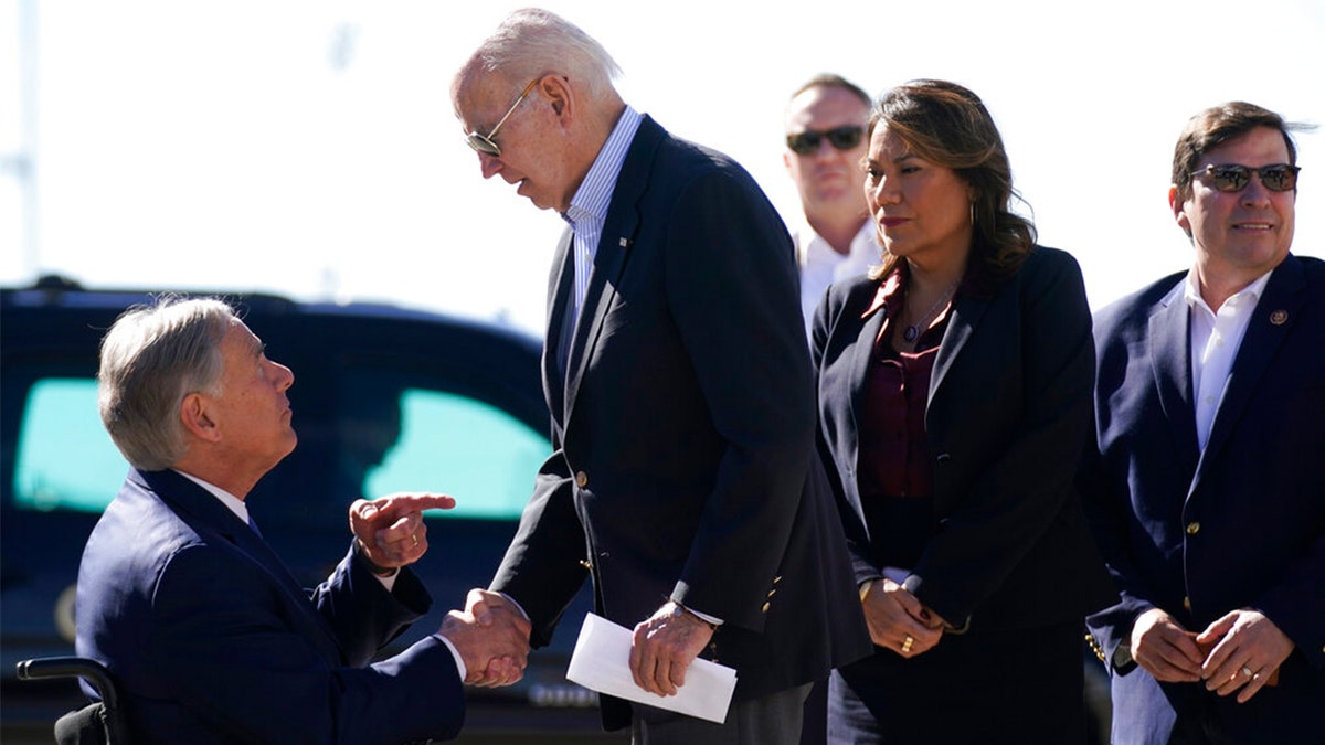 Gov. Abbott gives President Biden letter at border