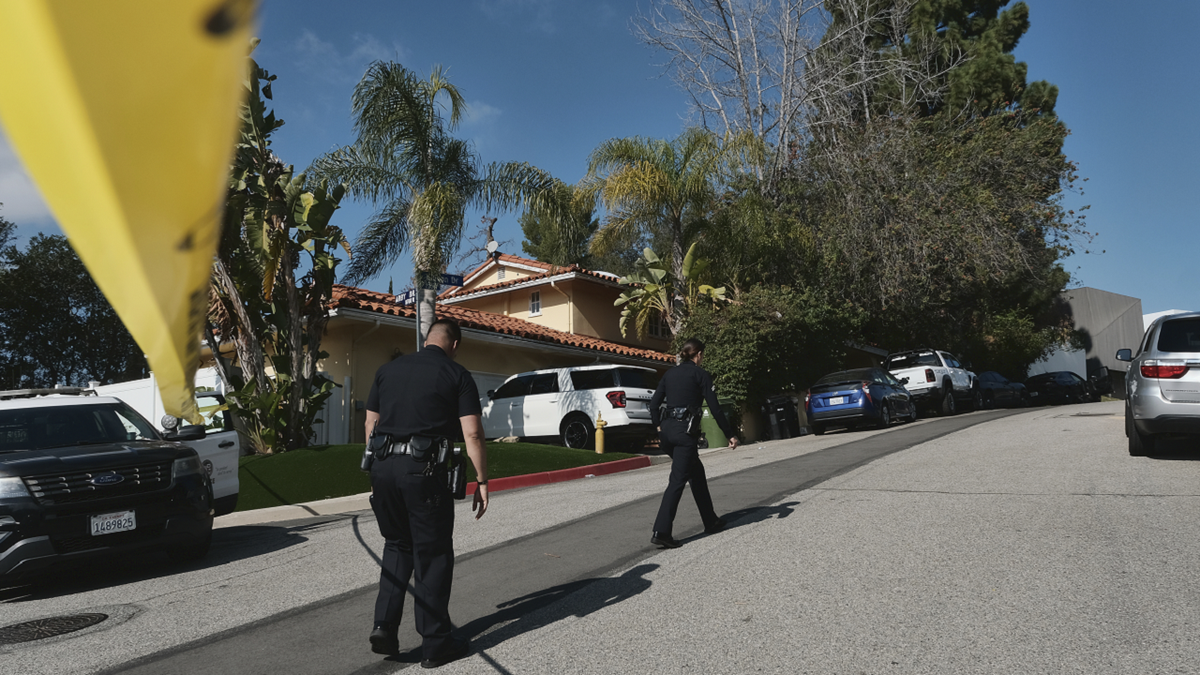 Police arrive at shooting scene in Los Angeles neighborhood