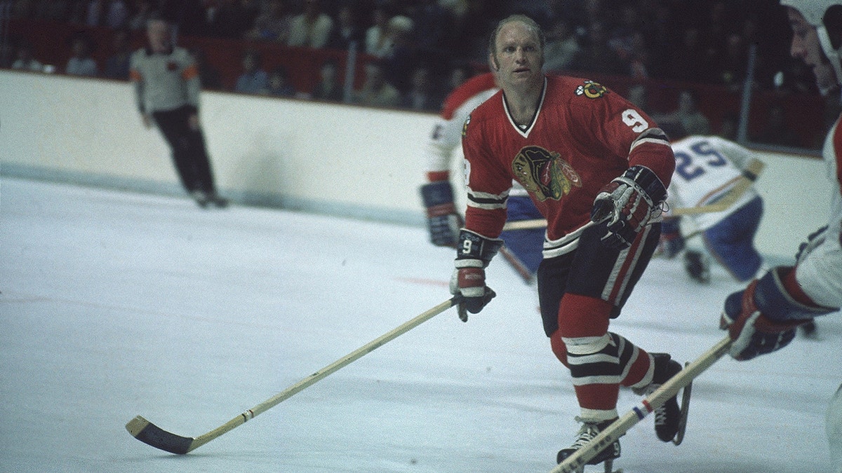 Bobby Hull skates