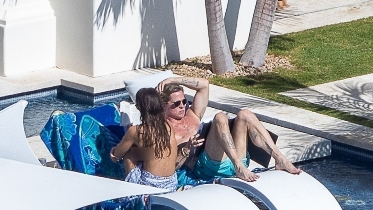 Ines and Brad Pitt read by pool in Mexico