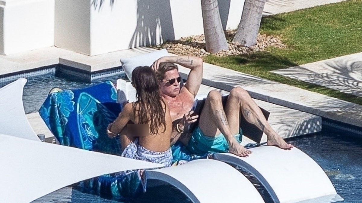 Ines and Brad Pitt read by pool in Mexico