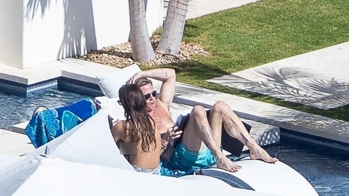 Brad Pitt lounges next to topless girlfriend Ines de Ramon on romantic vacation