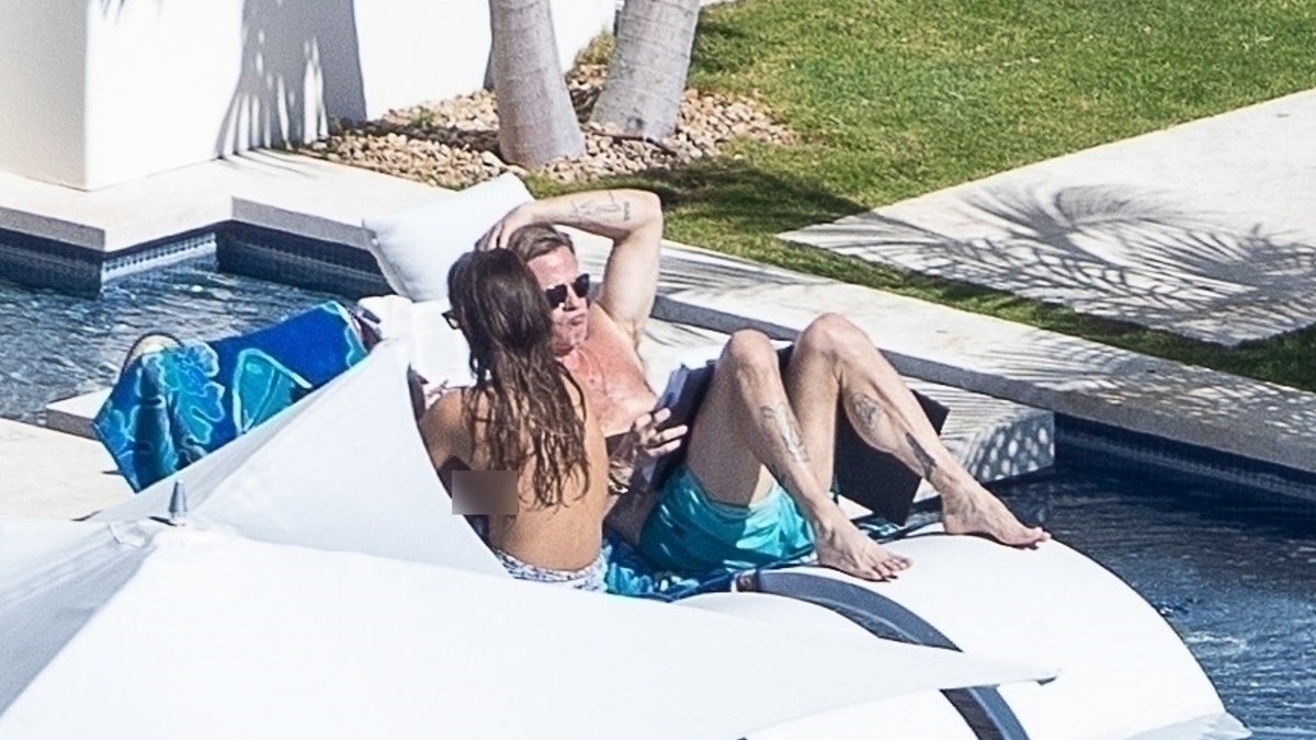 Brad Pitt lounges next to topless girlfriend Ines de Ramon on romantic vacation