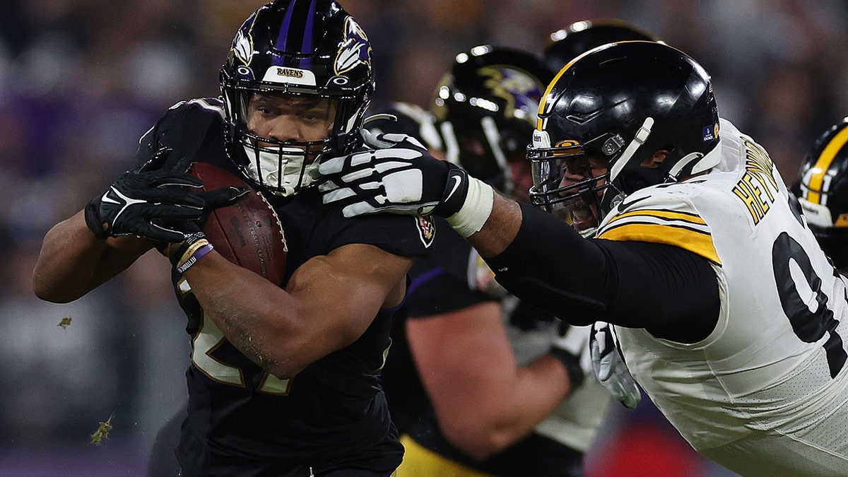 Cameron Heyward tackles JK Dobbins