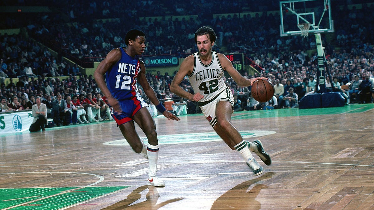 Former Celtics star, Milwaukee Bucks coach Chris Ford dies at age 74
