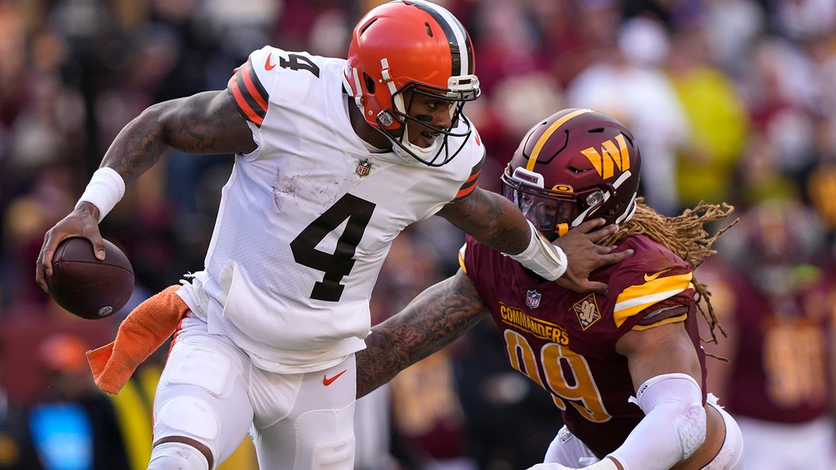 Deshaun Watson avoids Chase Young