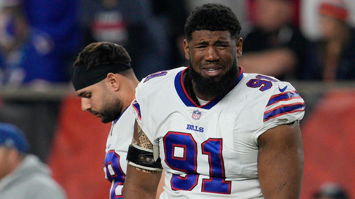 Ed Oliver cries