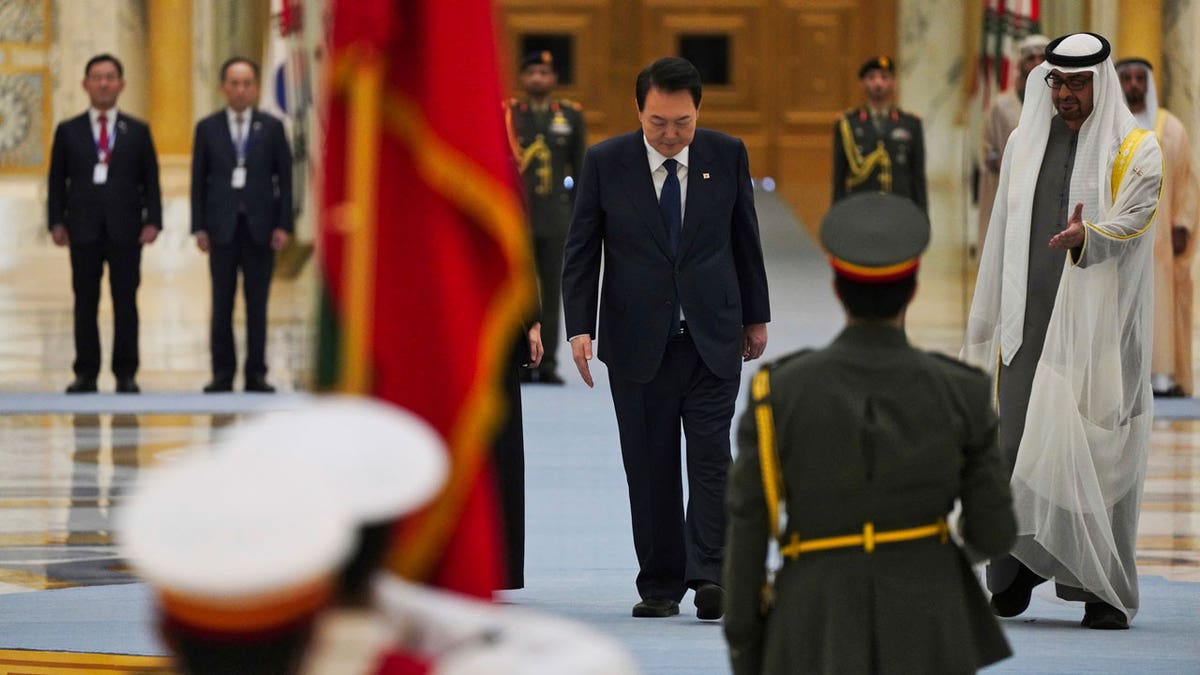 South Korean President receiving his welcome at the United Ara Emirates.