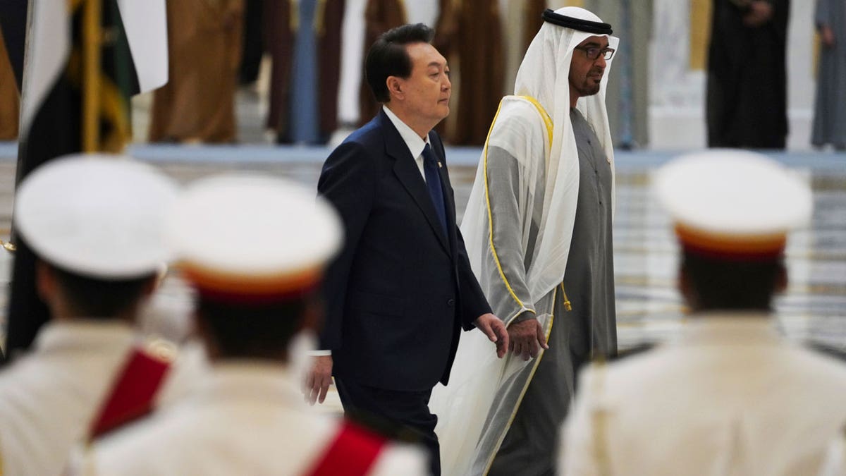 The South Korean President and Emirati leader walking side by side.