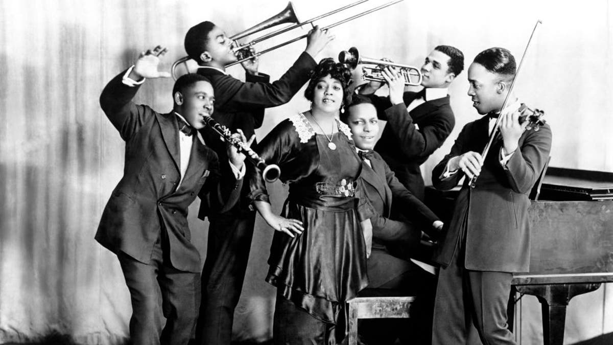 Lovin' Sam From Alabam [10 inch] - Mamie Smith and Her Jazz
