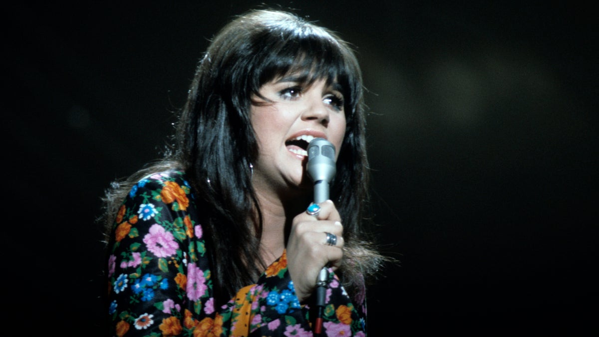 Linda Ronstadt in 1970 performing on The Johnny Cash Show