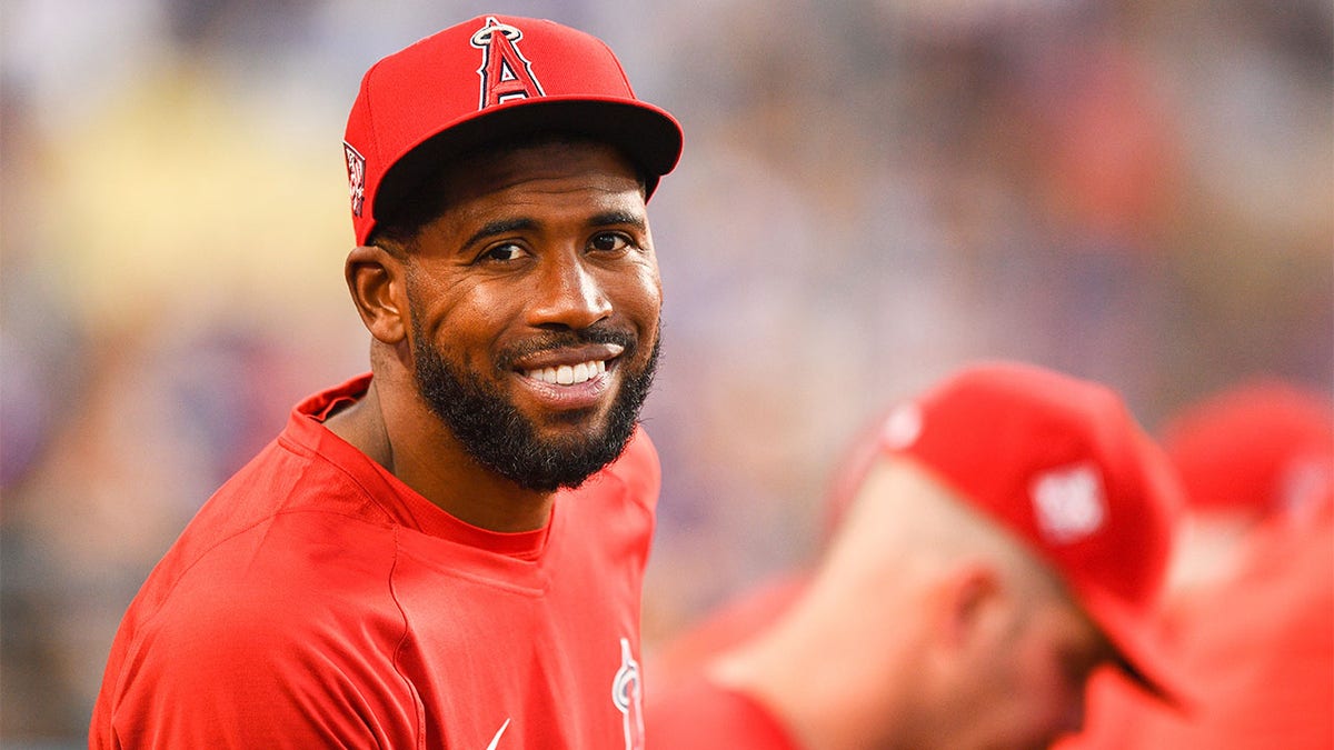Dexter Fowler plays with the Angels
