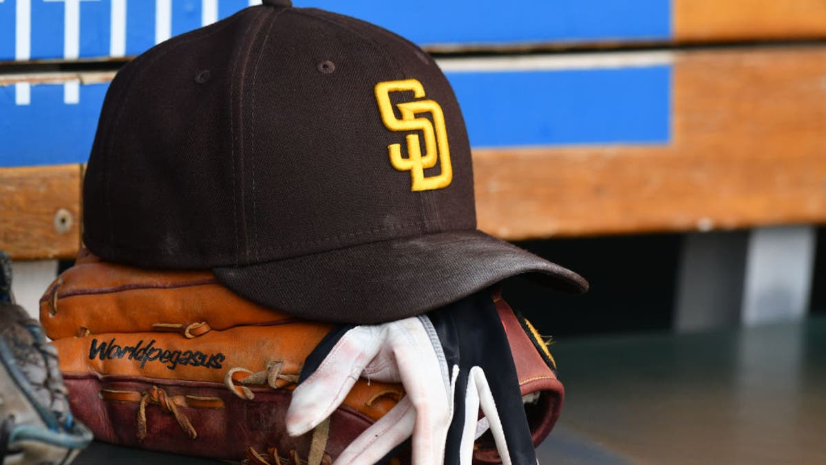 Padres hat and glove