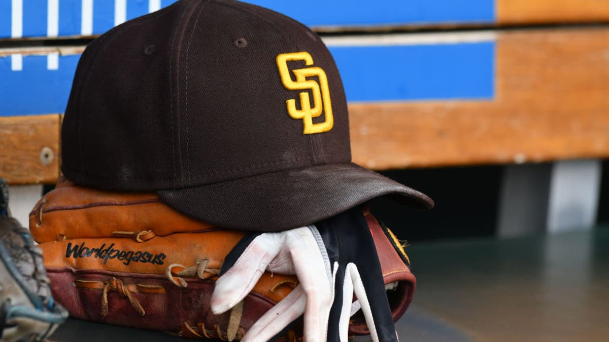 Padres hat and glove