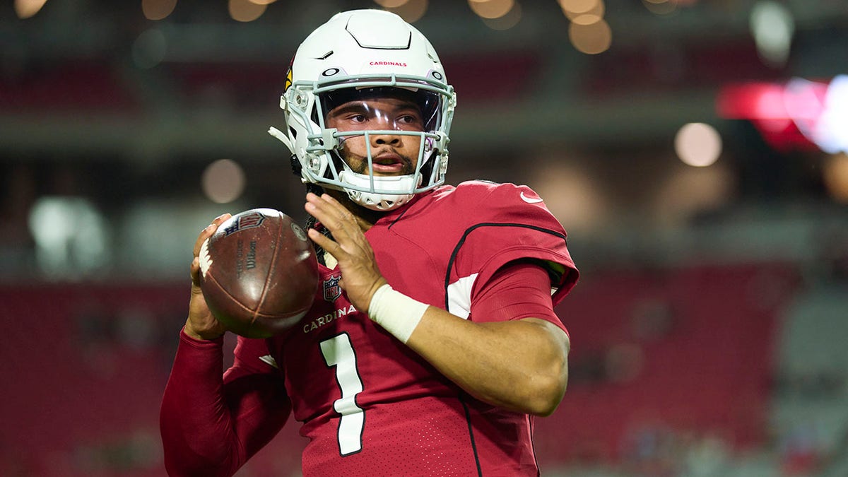 Kyler Murray warms up