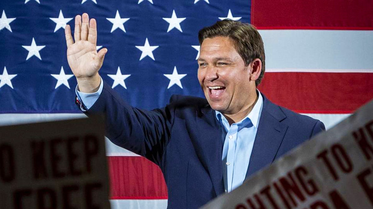 Ron DeSantis waves to crowd