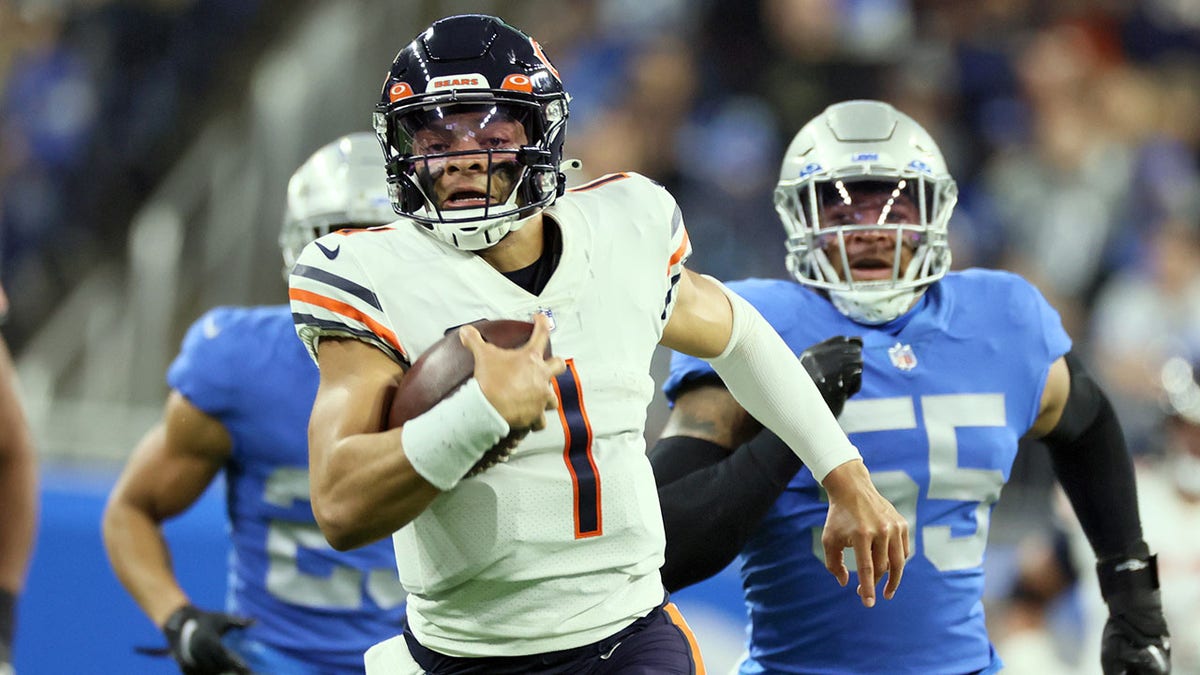 Justin Fields runs against the Lions