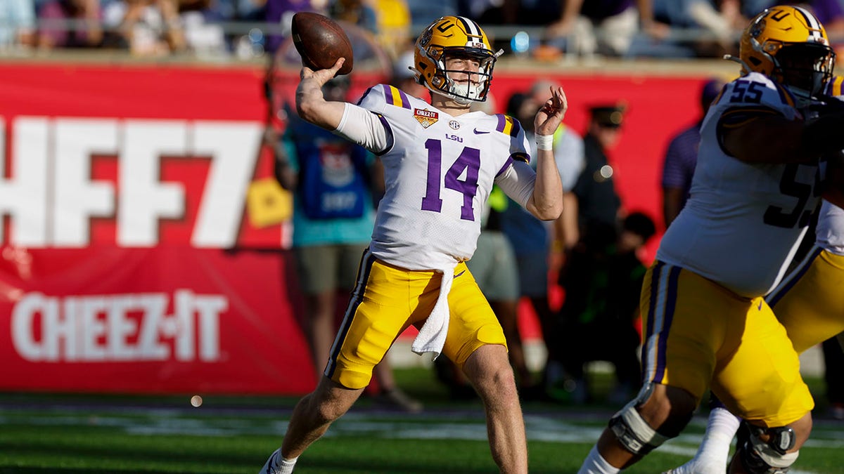 Walker Howard throws against Purdue