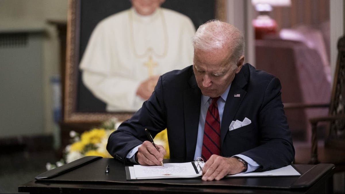 President Biden signs Pope Emeritus Benedict XVI condolence book
