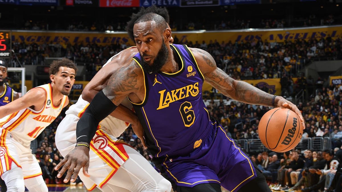LeBron James says 'scheduling conflict' got best of Lakers vs. Clips - ESPN