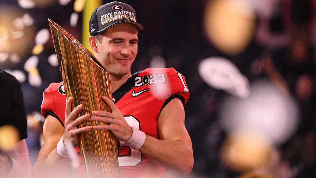 Stetson Bennett holding the national championship trophy