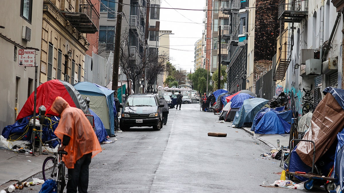 Half Of All Unsheltered Homeless People Are Located In One State   GettyImages 1246212885 