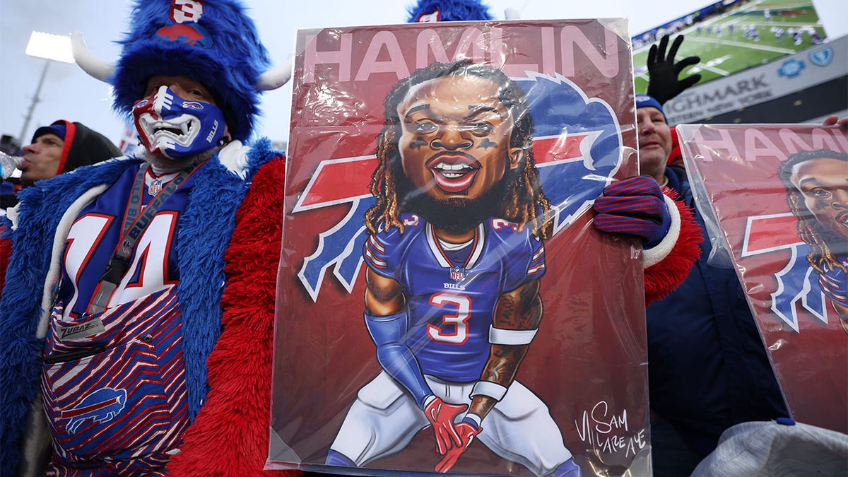 Bills' Damar Hamlin responds to 'clone' rumors after playoff appearance