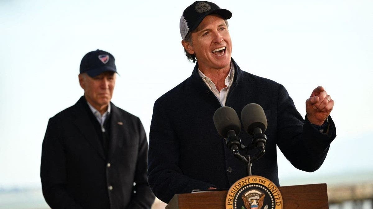 US President Joe Biden (L) listens to California Governor Gavin Newsom