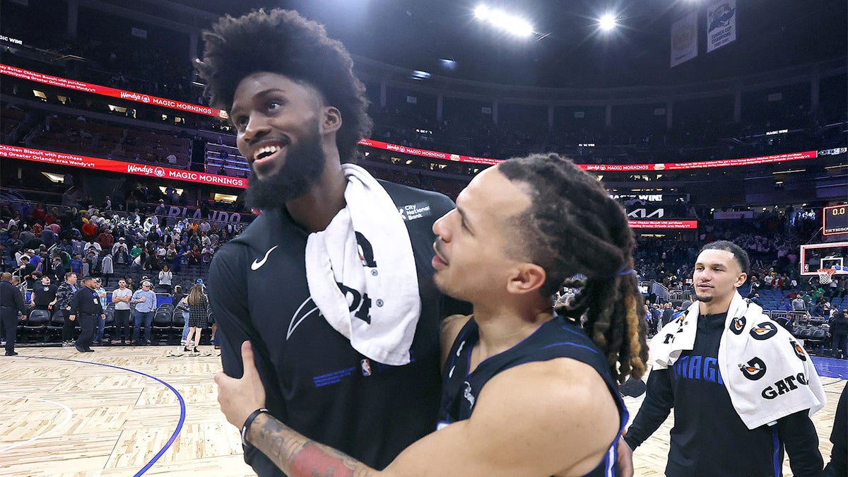 Cole Anthony hugs Jonathan Isaac