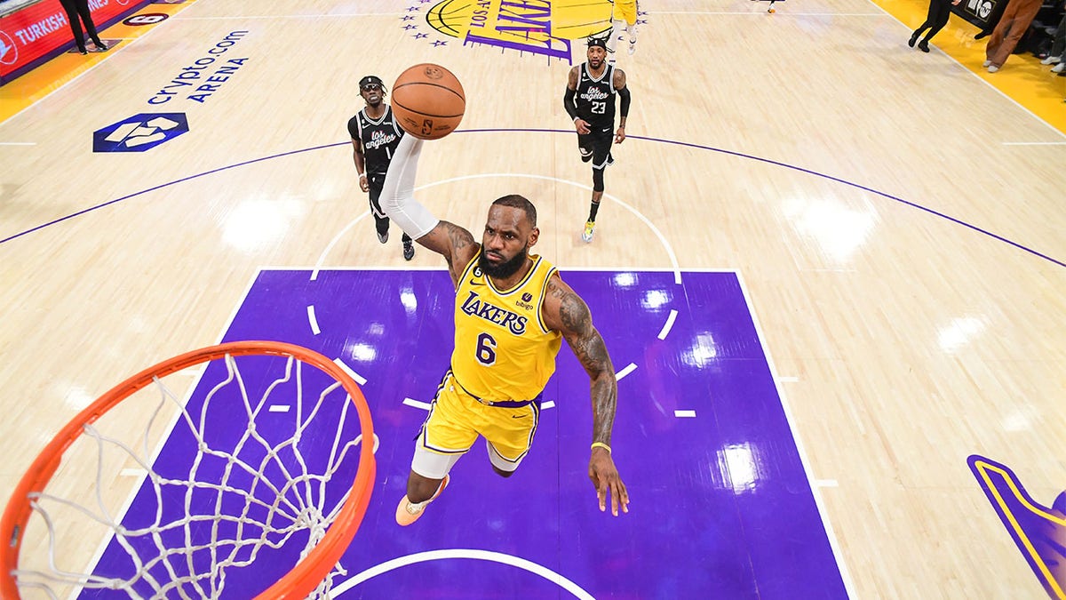 LeBron James dunks against the Clippers