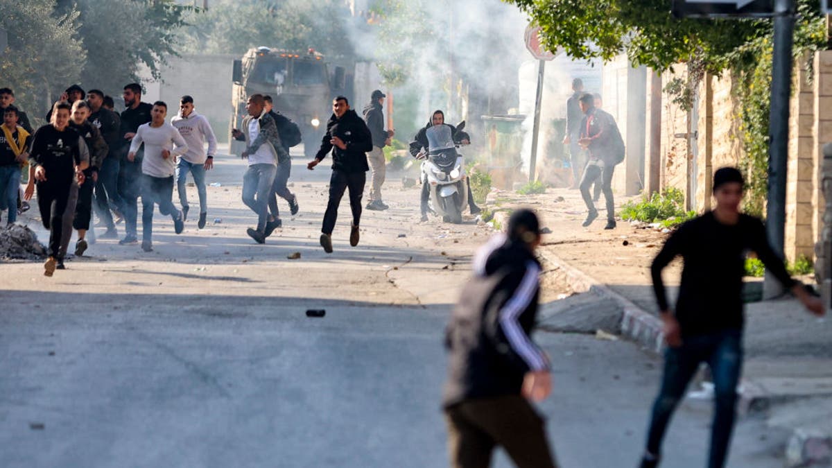 Palestine people running