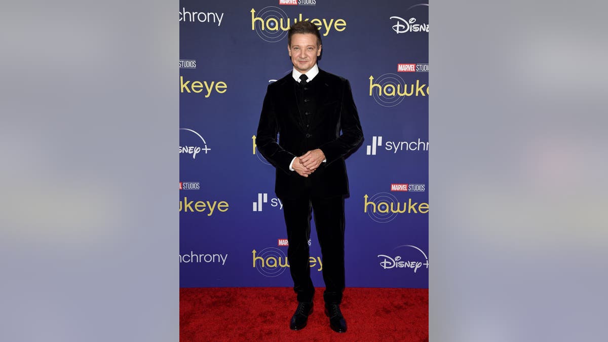 jeremy renner full-length red carpet