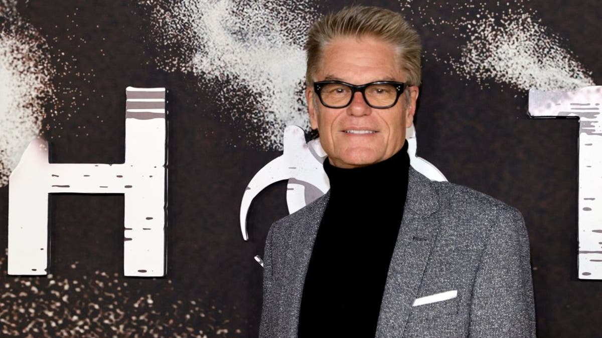 harry hamlin poses on red carpet
