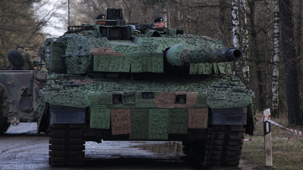 Leopard 2 tanks