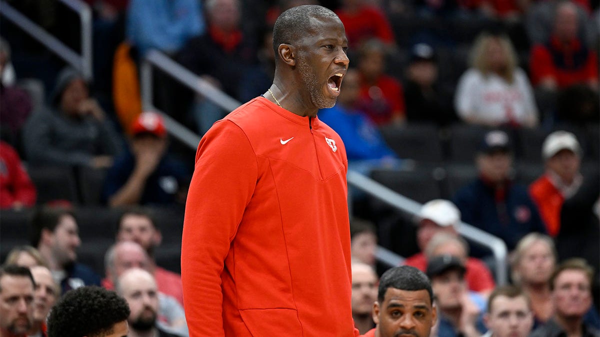 Anthony Grant coaches against UMass