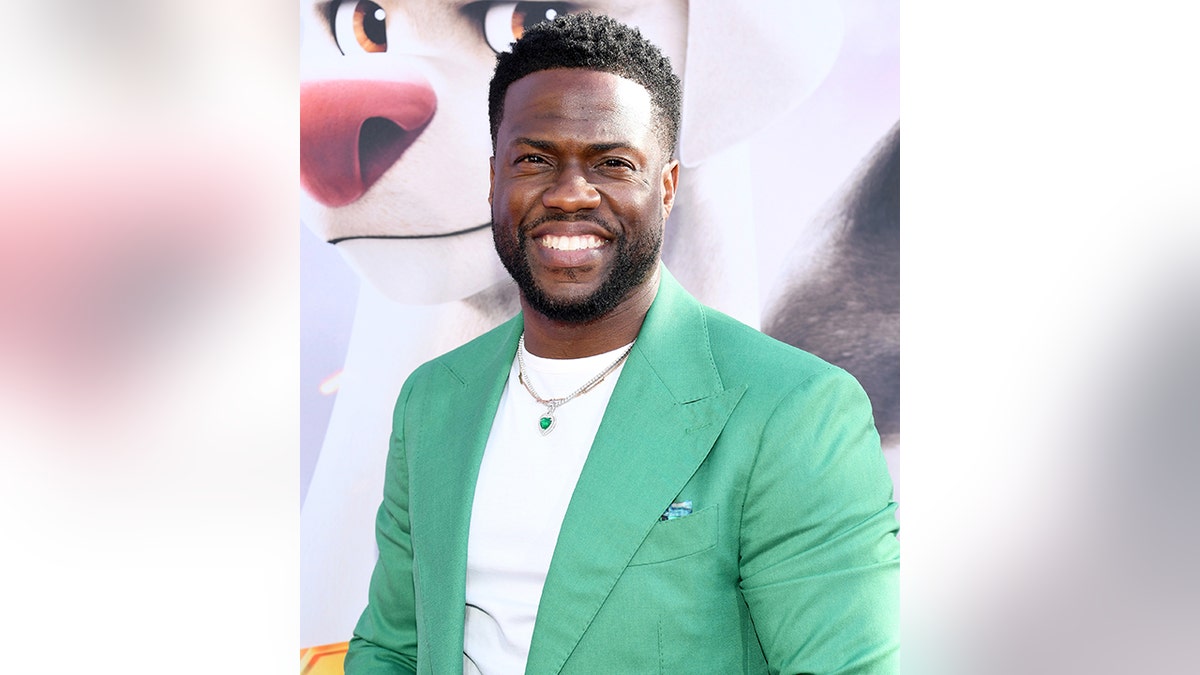 Kevin Hart in a white tshirt and kelly green suit on the red carpet