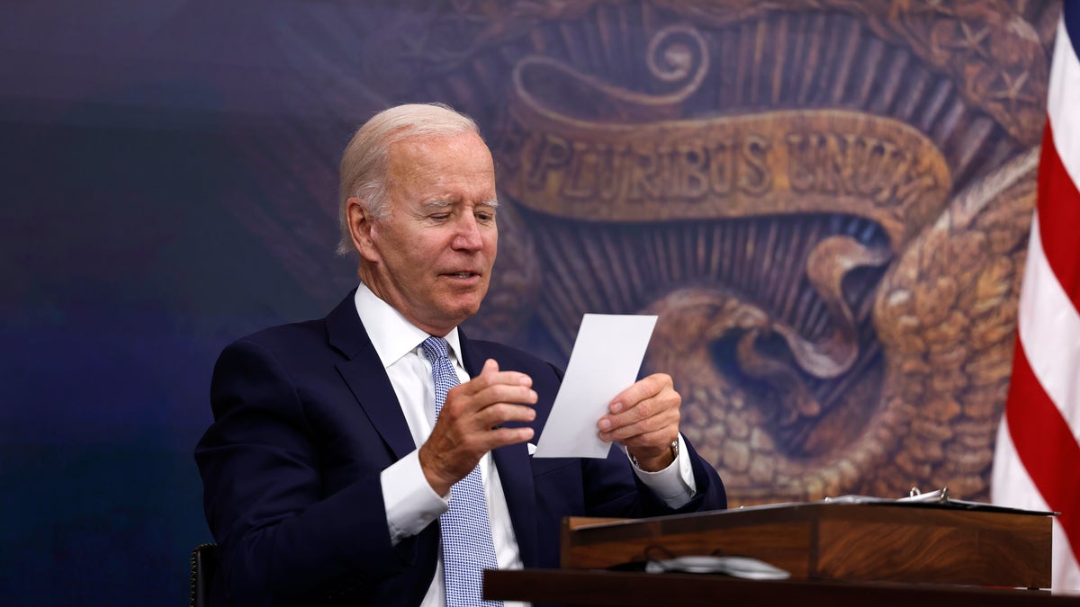 Joe Biden reads note